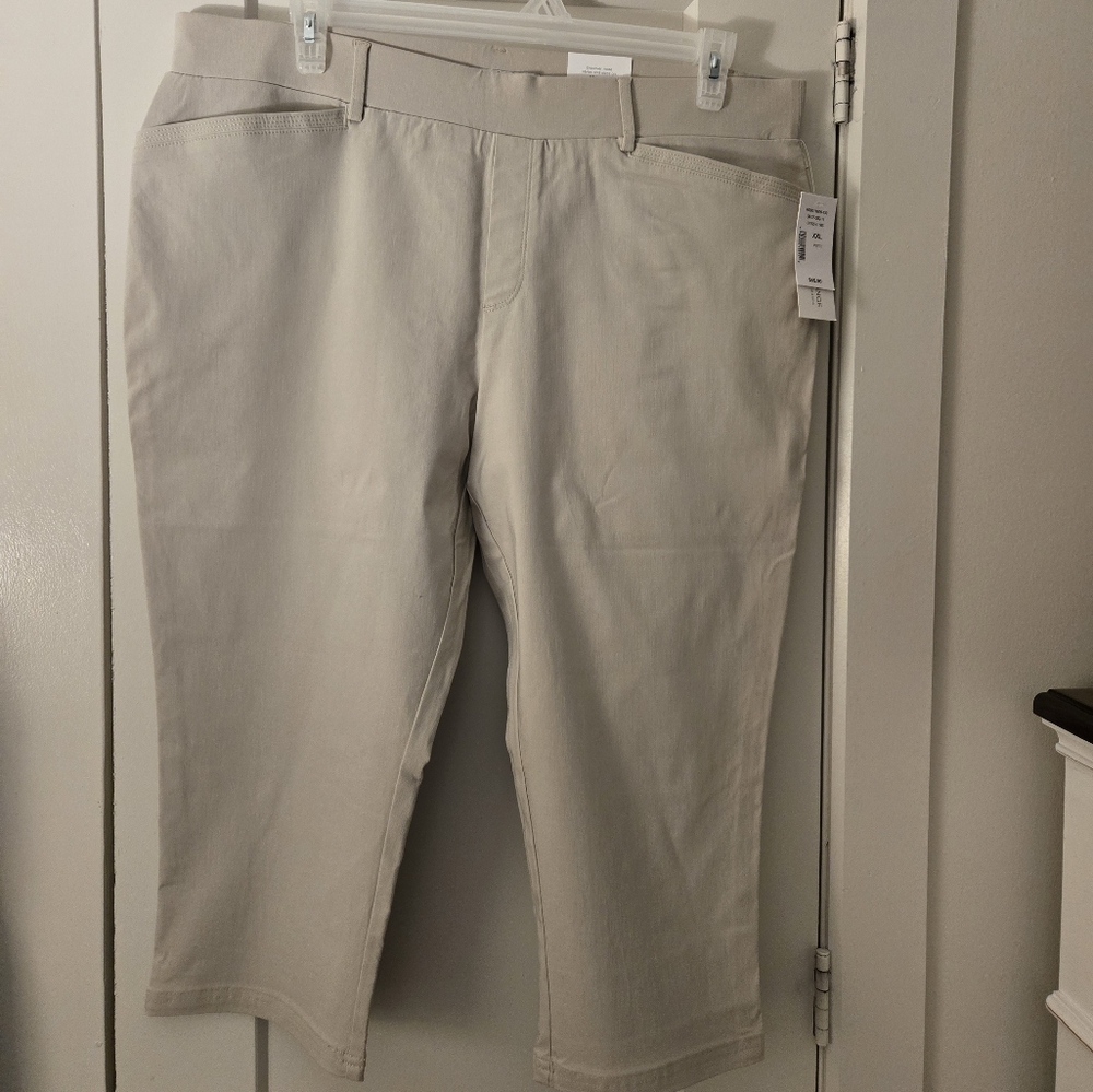 NWT Cleo Women's Capris